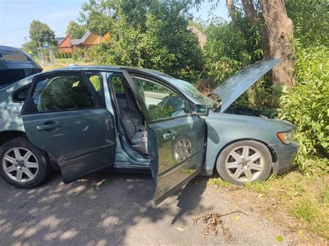 Wypadek w Ćmińsku Troje dzieci i dwie kobiety w szpitalu Echo Dnia