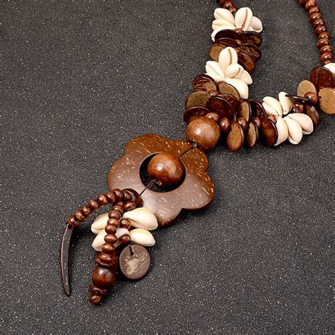 Collier Africain en bois femme Pétales de Nia Bijoux femme Colliers