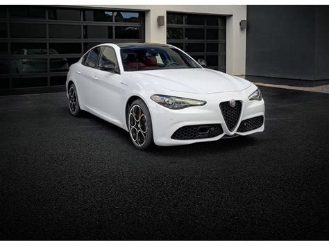 2023 Alfa Romeo Giulia Pictures: | U.S. News