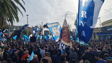 Napoli Milan Rissa In Curva B Arrestati I Primi Due Ultras Del