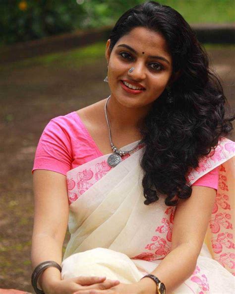 Nikhila Vimal Wiki, Biography, Age, Movies, Family, Images - wikimylinks