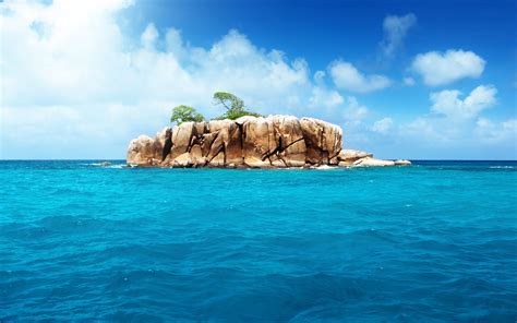 Serene Island Escape A Stunning HD Wallpaper Of Nature And Ocean