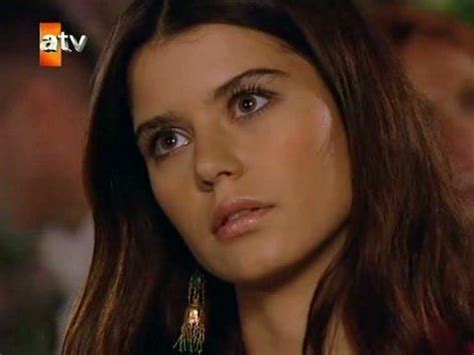 Beren Saat Turkish Actress Actresses Photo 26422781 Fanpop