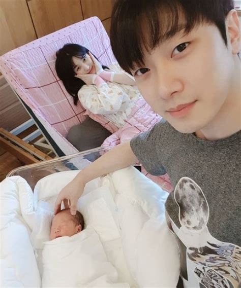 최민환♥율희 아들과 첫 가족사진 공개“출산 당일 얼마나 울었는지” 이투데이