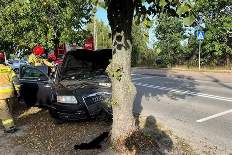 Legionowo 47 letnia kierująca Audi zjechała z drogi i uderzyło w