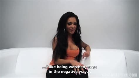 Simona Shows Naked Body