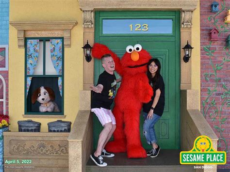 Macaulay Culkin Brenda Song Celebrate Son 1st Birthday At Sesame Place