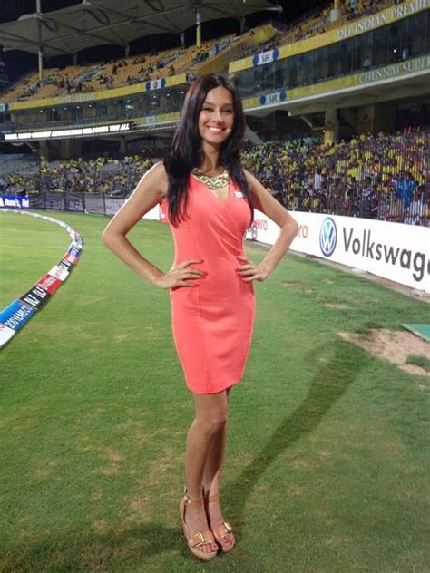 Shibani Dandekar Snapped at IPL 2015 Matches - Bollypics.net