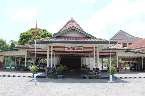 Taman Siswa Sekolah Yang Didirikan Ki Hajar Dewantara Orami