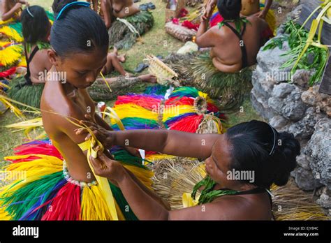 Yapese People Preparing At Yap Day Festival Yap Island Federated