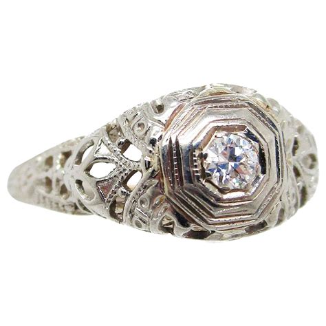 1925 Art Deco 18 Karat White Gold Filigree Diamond Right Hand Ring For