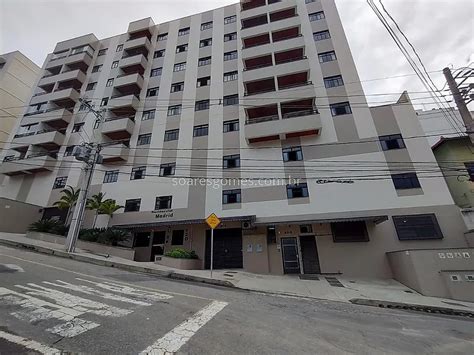 Apartamento na Rua Barão de Santa Helena Centro em Juiz de Fora por R