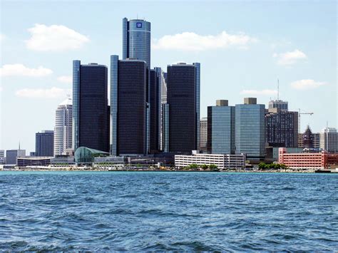Gm Renaissance Center Detroit Properties Hines
