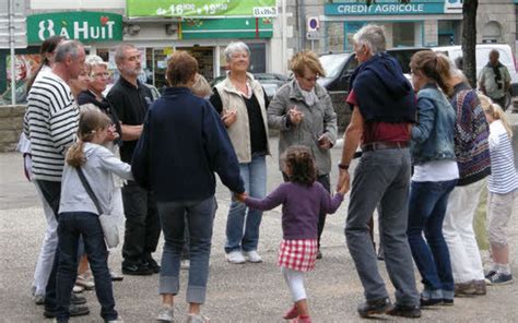 Danse Bretonne Une Initiation Sur La Place Le T L Gramme