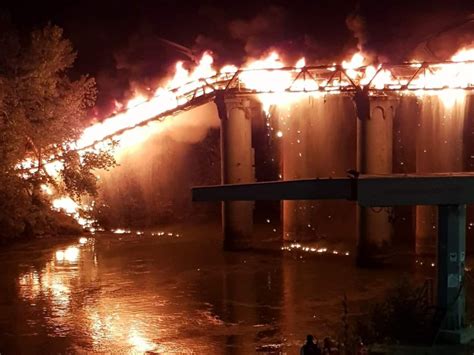 Incendio Sul Ponte Di Ferro A Roma Crollata Parte Della Struttura