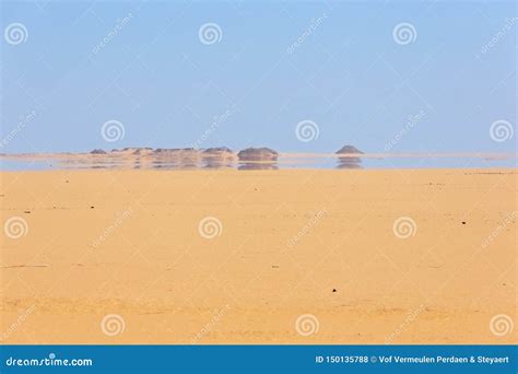 Looking at a Mirage in the Desert Stock Photo - Image of haze ...