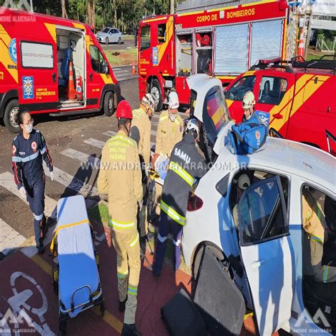 Três Pessoas Ficam Feridas Após Dois Carros Baterem De Frente Em