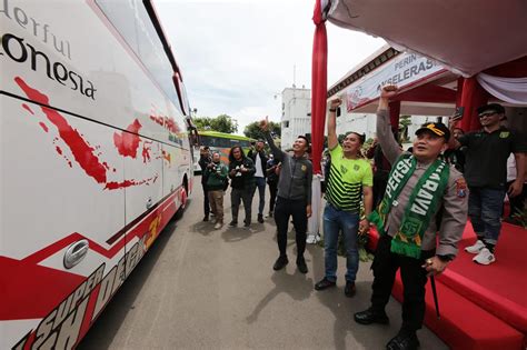 Wali Kota Eri Cahyadi Dampingi Bonek Tonton Laga Away Persebaya Di Semarang