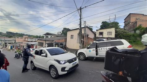 Homem Mata Esposa A Facadas Dentro De Casa Ap S Discuss O Em Manaus