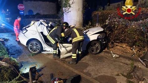 Incidente A San Lorenzo Al Mare Morti Due Giovani La Stampa