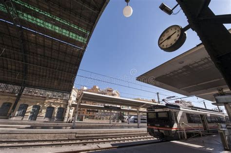 Valencia Train Station editorial photography. Image of passenger - 55024917