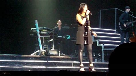 Laura Pausini World Tour 09 Madrid Intro En Cambio No Youtube