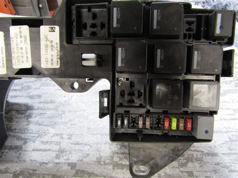 Jaguar Xf X250 2 2 Diesel Engine Bay Fuse Box Cx23 14290 Agc Jaguar Car Parts