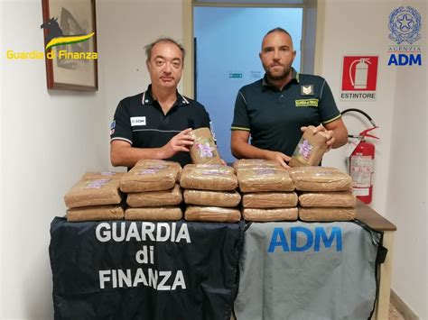 Quasi Kg Di Cocaina Trovati A Livorno In Un Container Dal Sudamerica