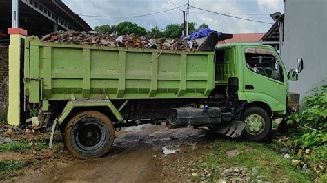 Mobil Truk Pengangkut Bongkaran Material Jomplangin Muatan Youtube