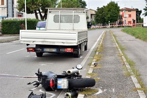 Incidente A Dalmine Moto Si Schianta Contro Un Furgone Enne