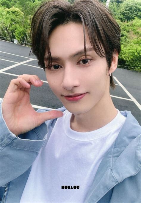 Pin By Vantaé On Moon Junhui Seventeen Junhui Seventeen Jun Seventeen