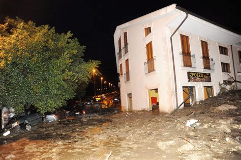 Unwetter Auf Sizilien Mehrere Tote Und Verletzte Nach Erdrutschen