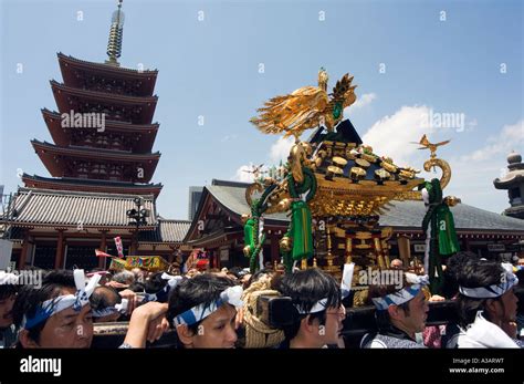 Pagode Mikoshi Tragbaren Schrein Der G Tter Parade Menschenmengen Sanja