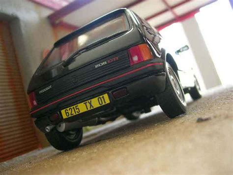 Miniature Peugeot 205 GTI 1 18 Solido GTI 1 9 Noire Onyx Voiture