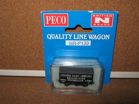 Peco NR P133 Box Van Express Dairy English Eggs Pre Owned