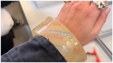 Sembra Scotch Ma è Il Nuovo Bracciale Di Balenciaga Quanto Costa