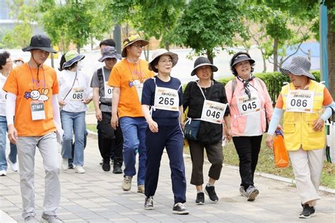 안성시보건소 치매안심센터 ‘2024 한마음 치매극복 걷기행사 다양한 연령대의 이해·공감 이끌어