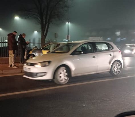 Nesre A U Sarajevu Sudar Dva Automobila Kod Aerodroma