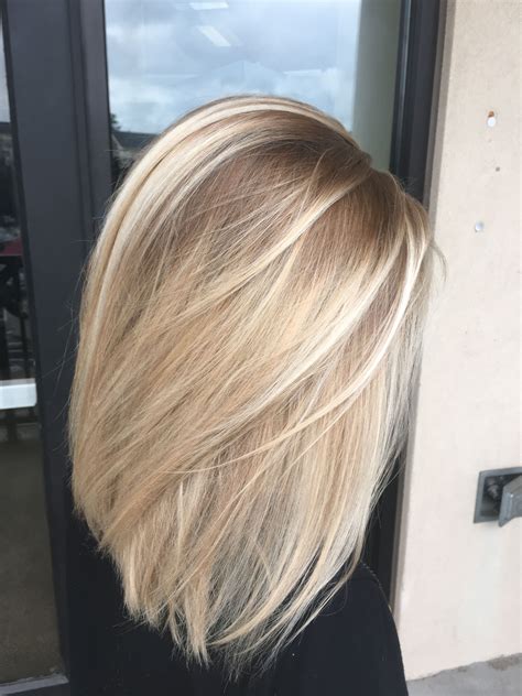 Blonde Hair Shadow Root Dark To Blonde Kurze Blonde Haare Blonde