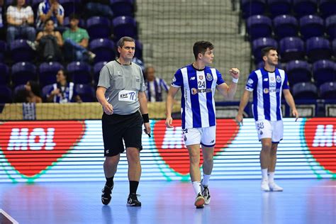 Andebol FC Porto vence Wisla Plock e começa Liga dos Campeões da