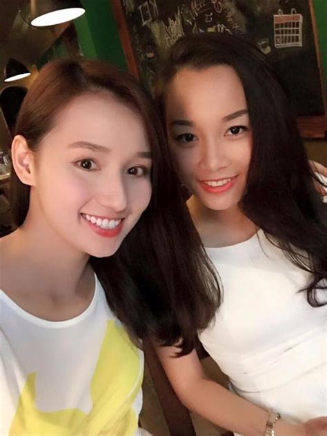 Diva Hồng Nhung tự tin khoe dáng với bikini ở tuổi