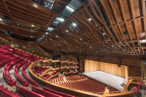 Paolo Petrocelli Guida La Dubai Opera House Porto La Nostra