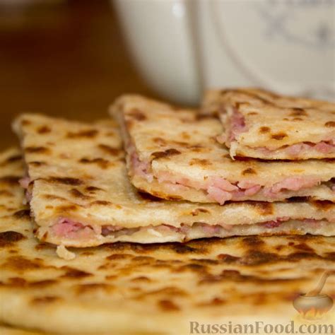 Рецепт: Сырные лепешки с ветчиной на RussianFood.com