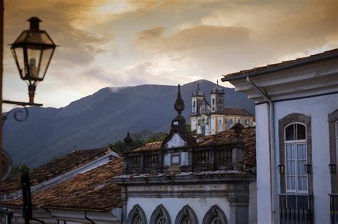 Ruas E Vista Da Igreja Da Famosa Cidade Hist Rica Ouro Preto Minas