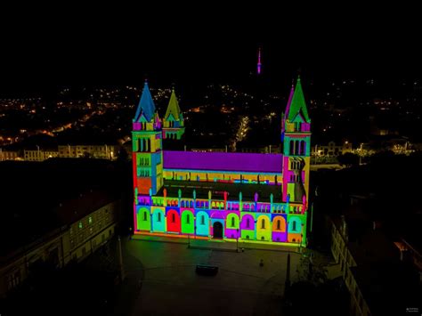 Beautiful Photos Light Festival Enchants Hungarian City With Magical