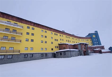 Chile Portillo bajo la primera gran nevada del año