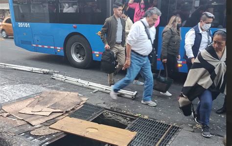 Coladera Sin Tapa Pone En Riesgo A Peatones En Eje Central CdMx