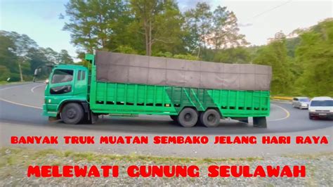 Menjelang Hari Raya Idul Adha Banyak Truk Muatan Sembako Melewati