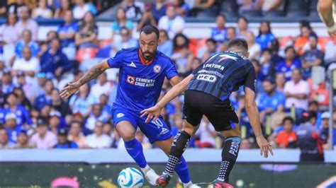 Querétaro humilla a Cruz Azul en el Azteca