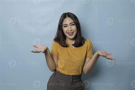 Portrait Of A Confused Young Casual Girl Shrugging Shoulders Isolated